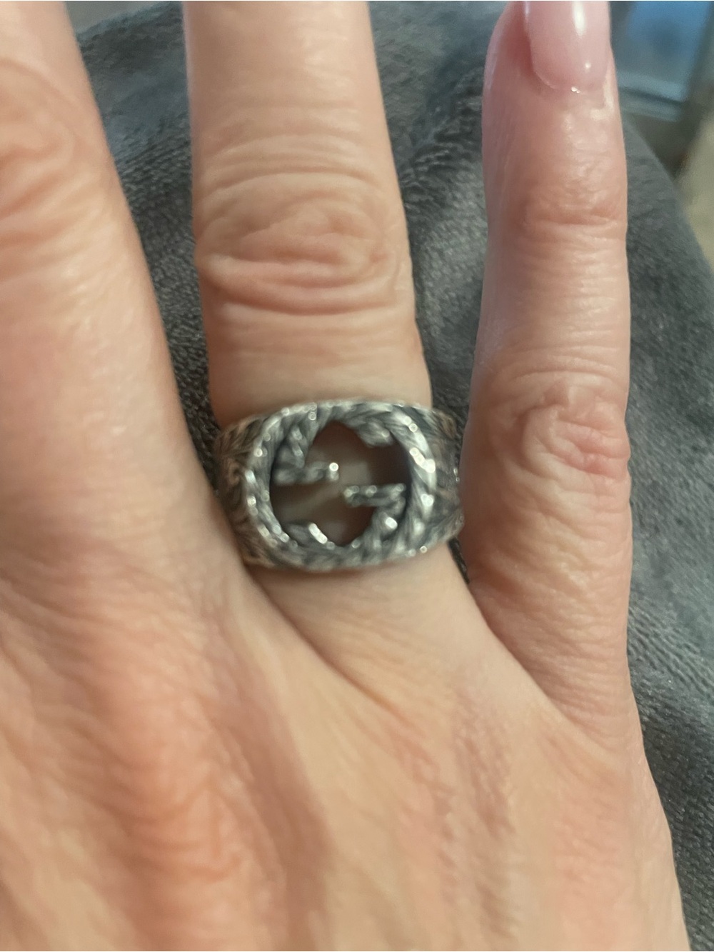 Gucci Silver Openwork Round Center Ring